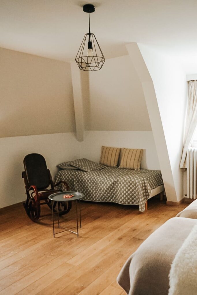 chambre-familiale-lit-appoint-manoir-fleuri-groffliers