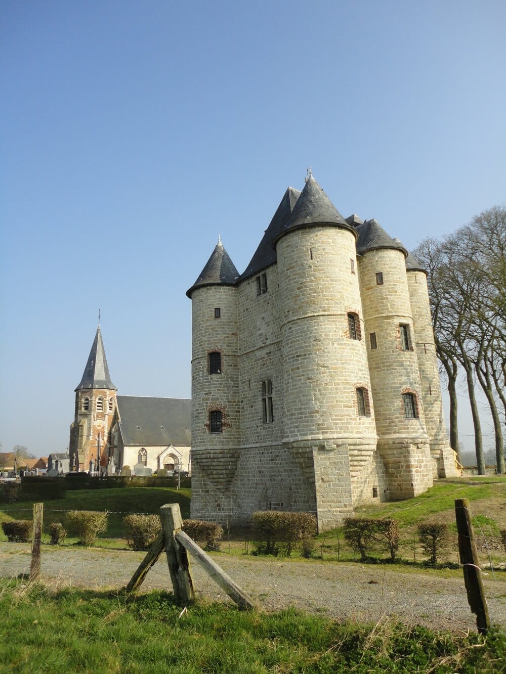 Le Donjon de Bours, visites d'Halloween à la lueur des bougies dans le Pas-de-Calais